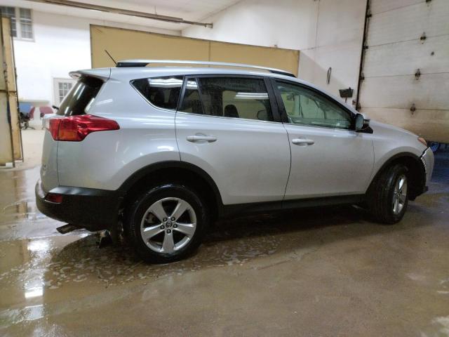 2T3RFREV6FW337551 - 2015 TOYOTA RAV4 XLE SILVER photo 3