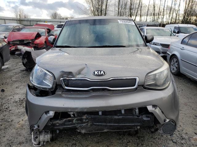 KNDJN2A24F7219433 - 2015 KIA SOUL GRAY photo 5