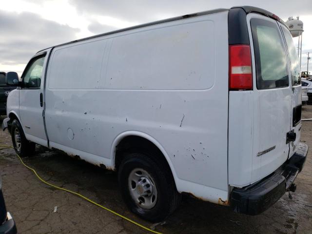 1GCGG25V051181256 - 2005 CHEVROLET EXPRESS G2 WHITE photo 2