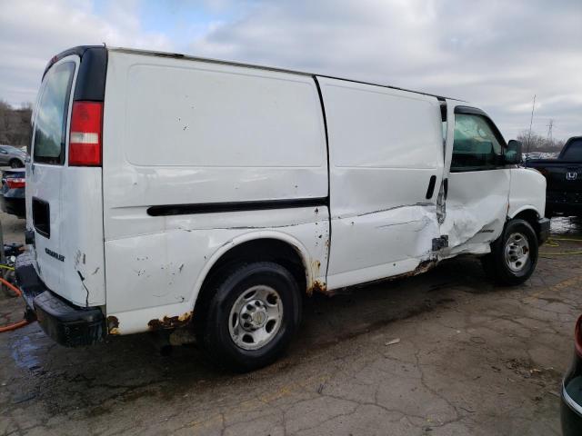 1GCGG25V051181256 - 2005 CHEVROLET EXPRESS G2 WHITE photo 3