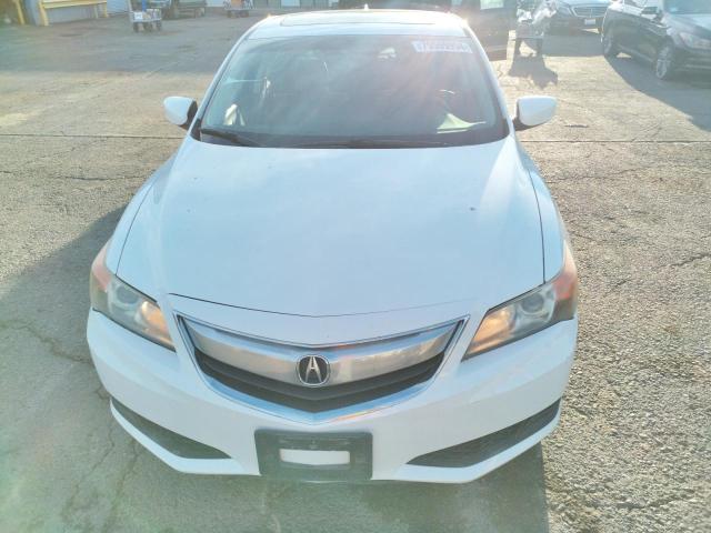 19VDE1F31FE005906 - 2015 ACURA ILX 20 WHITE photo 5