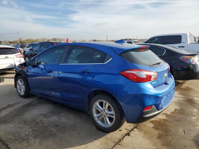 3G1BE6SM7JS610834 - 2018 CHEVROLET CRUZE LT BLUE photo 2