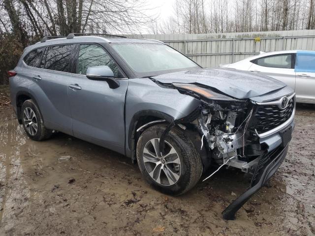 5TDHZRBH0NS251993 - 2022 TOYOTA HIGHLANDER XLE BLUE photo 4