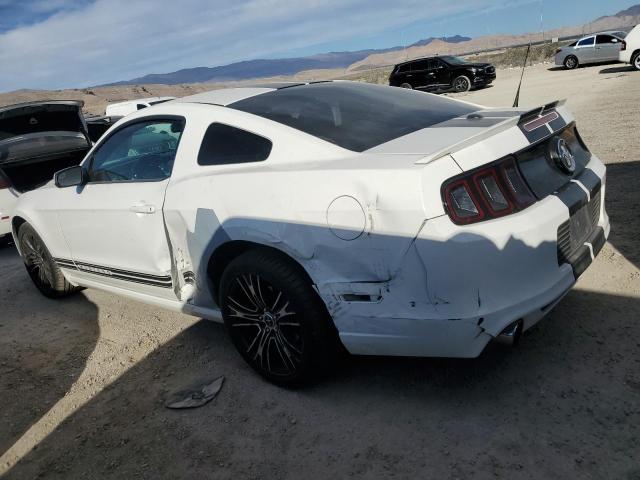 1ZVBP8AM4D5227525 - 2013 FORD MUSTANG WHITE photo 2