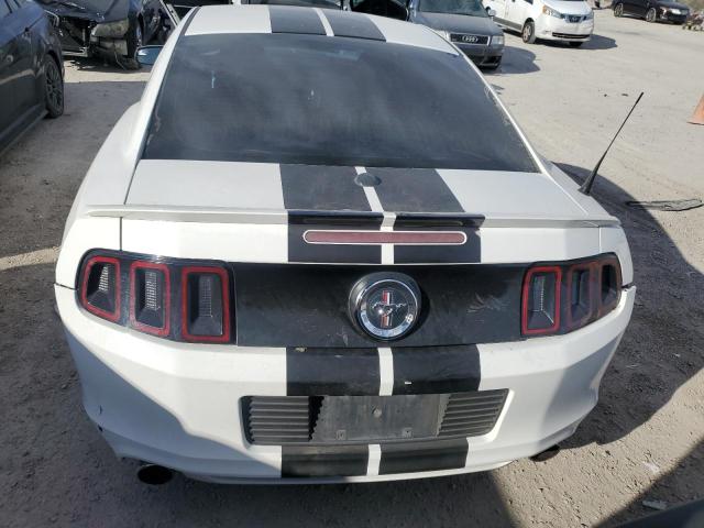 1ZVBP8AM4D5227525 - 2013 FORD MUSTANG WHITE photo 6