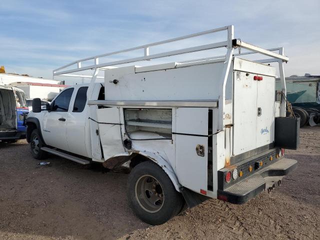 1GBHC39K58E160670 - 2008 CHEVROLET SILVERADO C3500 WHITE photo 2