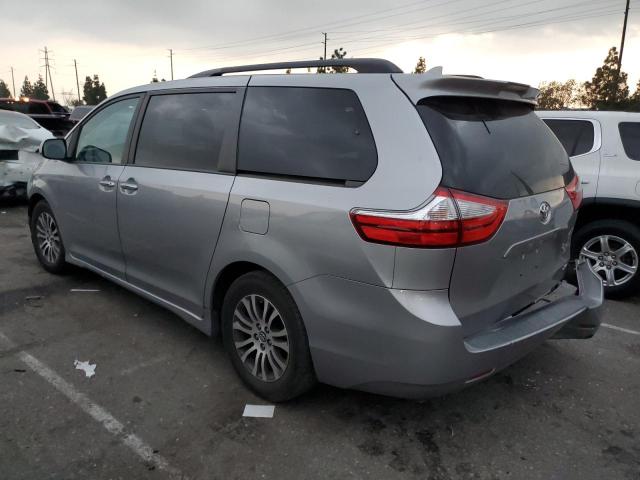 5TDYZ3DC0JS926363 - 2018 TOYOTA SIENNA XLE SILVER photo 2