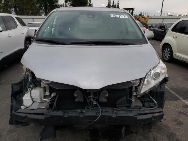 5TDYZ3DC0JS926363 - 2018 TOYOTA SIENNA XLE SILVER photo 5