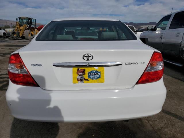 JTDBE32K220129807 - 2002 TOYOTA CAMRY LE WHITE photo 6