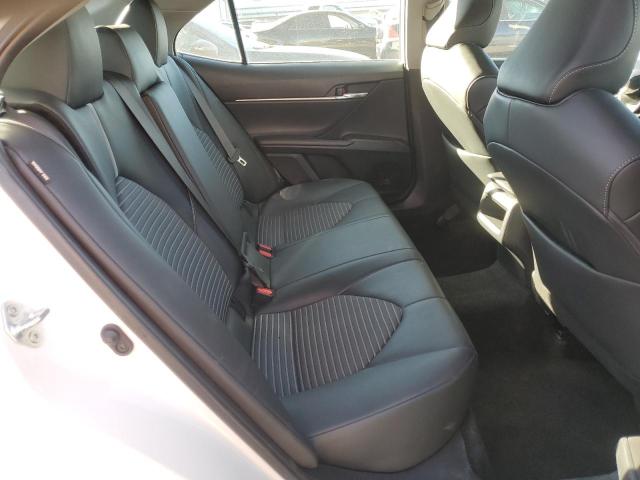 4T1G11AKXPU779598 - 2023 TOYOTA CAMRY SE NIGHT SHADE WHITE photo 10