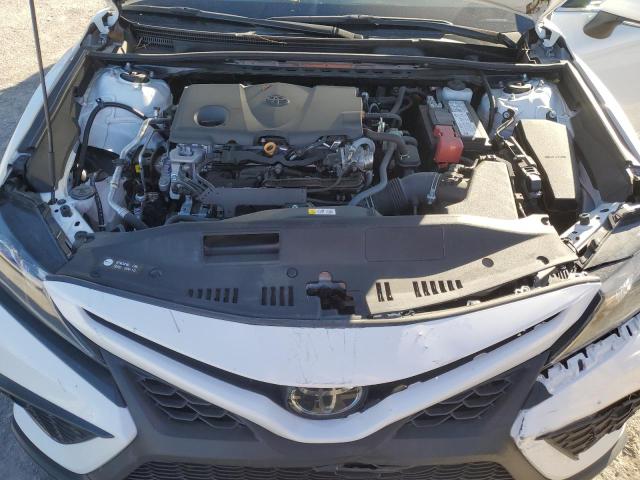 4T1G11AKXPU779598 - 2023 TOYOTA CAMRY SE NIGHT SHADE WHITE photo 11