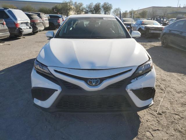 4T1G11AKXPU779598 - 2023 TOYOTA CAMRY SE NIGHT SHADE WHITE photo 5