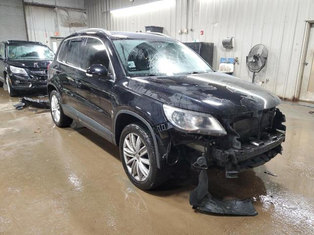 WVGBV75N99W525166 - 2009 VOLKSWAGEN TIGUAN SE BLACK photo 4