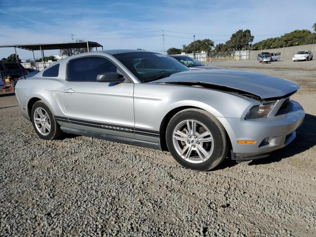 1ZVBP8AN3A5181044 - 2010 FORD MUSTANG SILVER photo 4