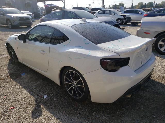 JF1ZNAA12J8701833 - 2018 TOYOTA 86 WHITE photo 2