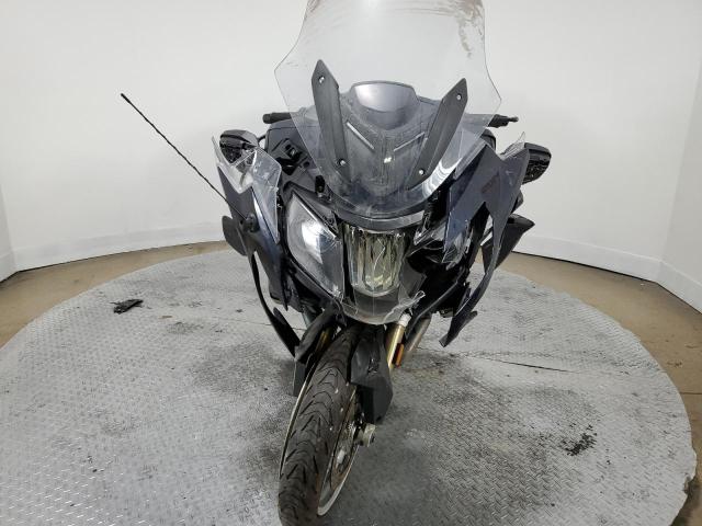 WB10A1301HZ431711 - 2017 BMW R1200 RT BLACK photo 2