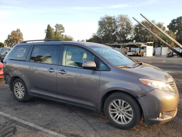 5TDYK3DC0GS691007 - 2016 TOYOTA SIENNA XLE GRAY photo 4