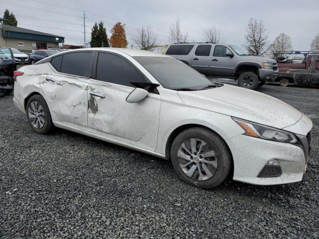 1N4BL4BV2KC154555 - 2019 NISSAN ALTIMA S WHITE photo 4