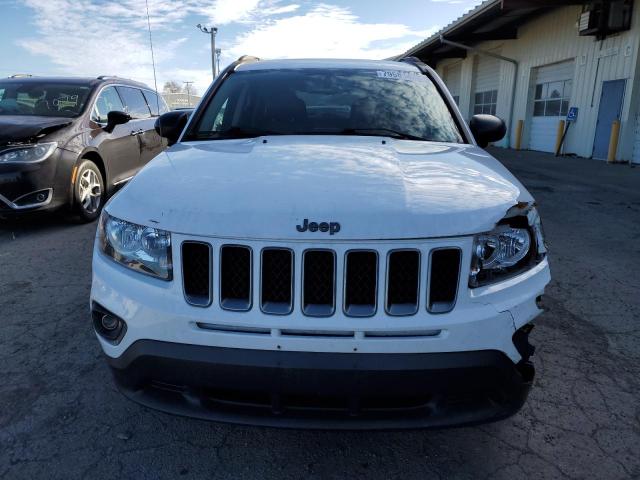 1C4NJCBAXGD689011 - 2016 JEEP COMPASS SPORT WHITE photo 5