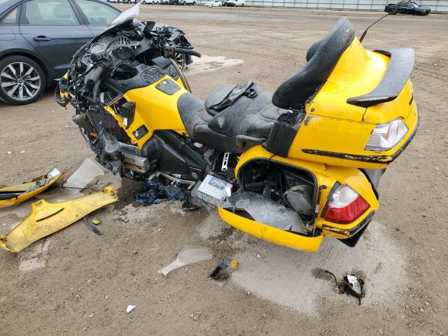 1HFSC47H9AA903932 - 2010 HONDA GL1800 YELLOW photo 3