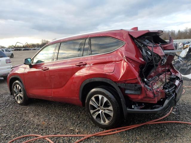 5TDGZRBH7MS063188 - 2021 TOYOTA HIGHLANDER XLE RED photo 2