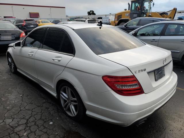 WDDGF4HB1DA871392 - 2013 MERCEDES-BENZ C 250 WHITE photo 2