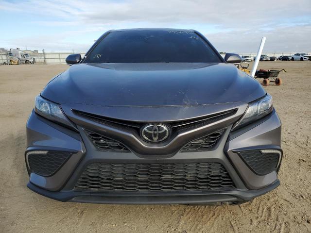 4T1G11AK9PU736158 - 2023 TOYOTA CAMRY SE NIGHT SHADE CHARCOAL photo 5