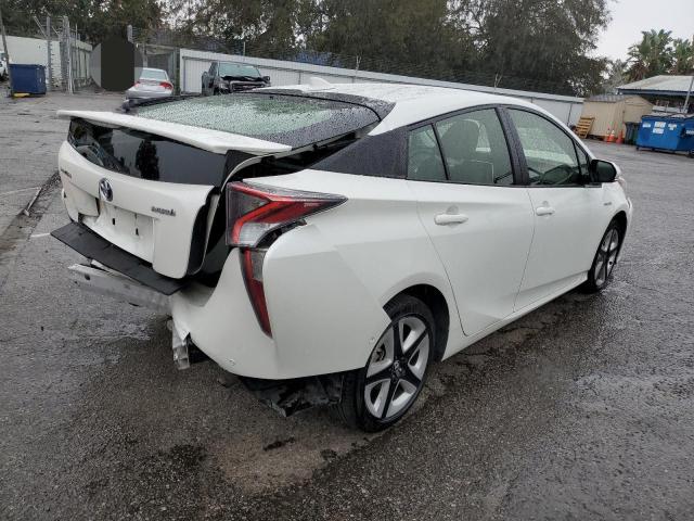 JTDKARFU8H3054290 - 2017 TOYOTA PRIUS WHITE photo 3