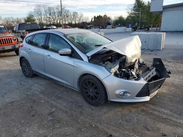 1FAHP3K29CL178741 - 2012 FORD FOCUS SE SILVER photo 4