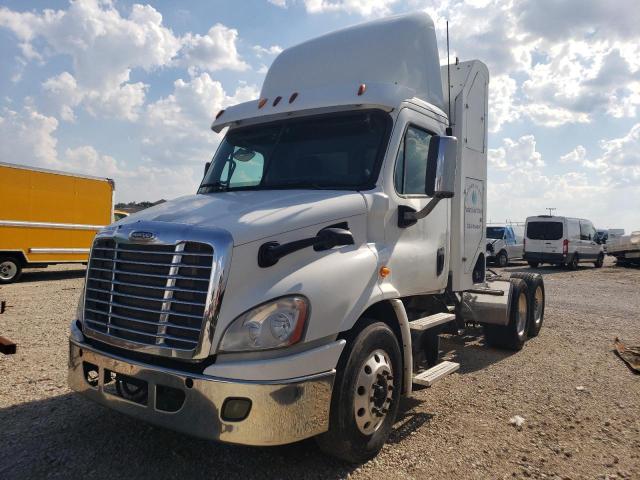 1FUJGBD91ELFW7968 - 2014 FREIGHTLINER CASCADIA 1 WHITE photo 2