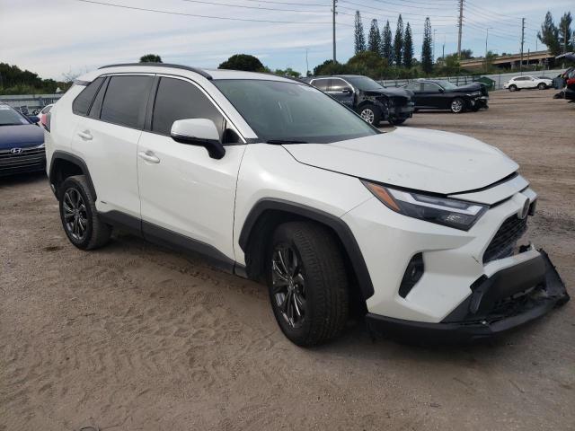 JTMB6RFV9NJ017752 - 2022 TOYOTA RAV4 XLE PREMIUM WHITE photo 4