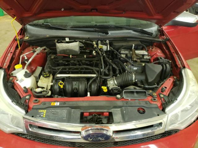 1FAHP33N38W103774 - 2008 FORD FOCUS SE RED photo 11