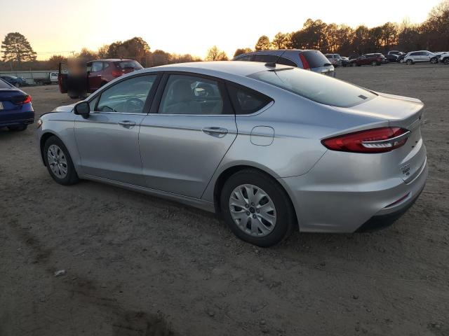 3FA6P0G79KR246823 - 2019 FORD FUSION S GRAY photo 2