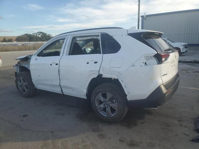 2T3W1RFVXRW301141 - 2024 TOYOTA RAV4 XLE WHITE photo 2