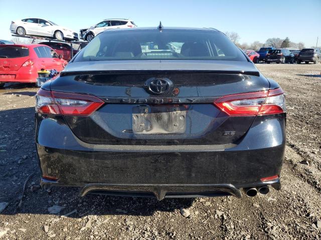 4T1G11AK3MU578881 - 2021 TOYOTA CAMRY SE BLACK photo 6