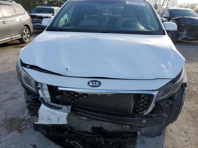 KNDMB5C18F6061776 - 2015 KIA SEDONA LX WHITE photo 12