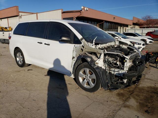 5TDZZ3DC3HS815532 - 2017 TOYOTA SIENNA WHITE photo 4