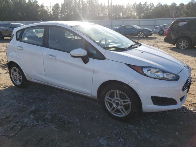 3FADP4EJ0HM125410 - 2017 FORD FIESTA SE WHITE photo 4