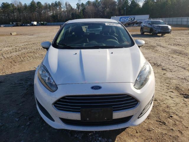 3FADP4EJ0HM125410 - 2017 FORD FIESTA SE WHITE photo 5