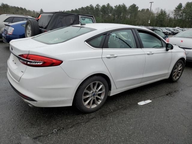 3FA6P0H71HR303412 - 2017 FORD FUSION SE WHITE photo 3