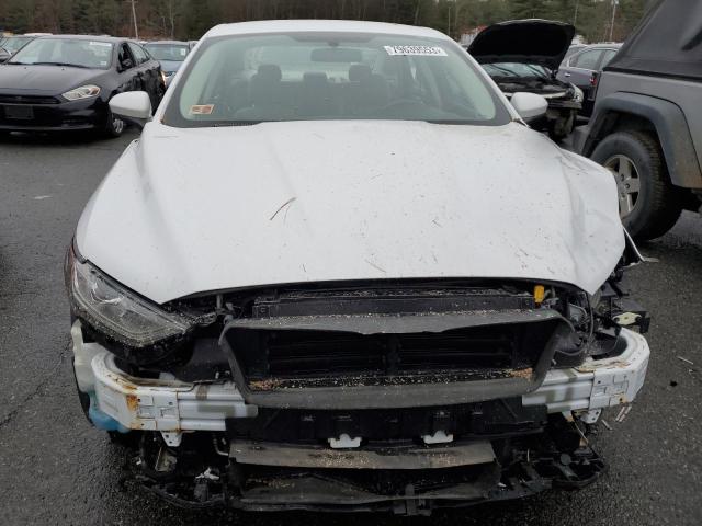 3FA6P0H71HR303412 - 2017 FORD FUSION SE WHITE photo 5