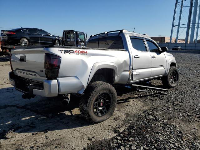 3TMDZ5BN5JM049884 - 2018 TOYOTA TACOMA DOUBLE CAB SILVER photo 3