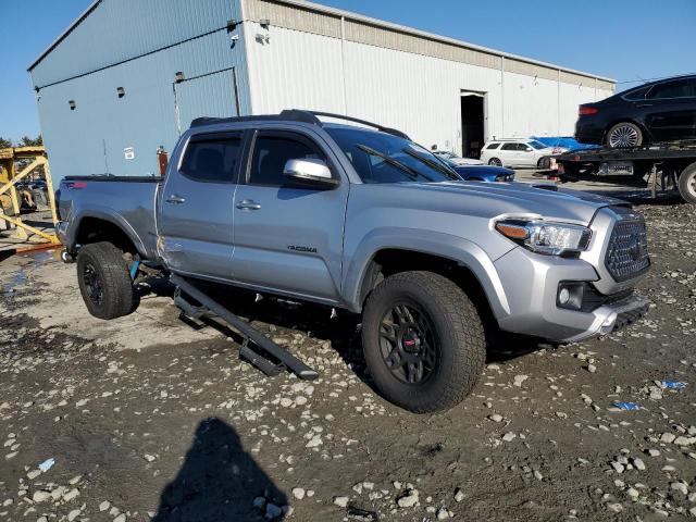 3TMDZ5BN5JM049884 - 2018 TOYOTA TACOMA DOUBLE CAB SILVER photo 4