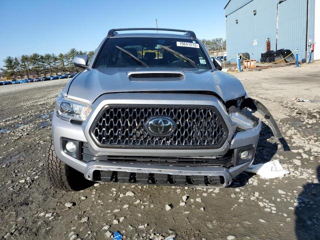 3TMDZ5BN5JM049884 - 2018 TOYOTA TACOMA DOUBLE CAB SILVER photo 5