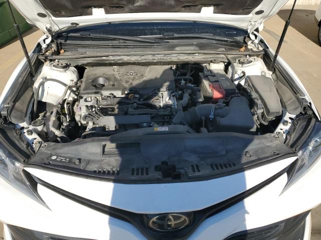 4T1B11HK6JU614980 - 2018 TOYOTA CAMRY L WHITE photo 11