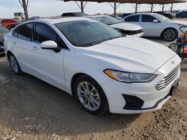 3FA6P0HDXKR132351 - 2019 FORD FUSION SE WHITE photo 4