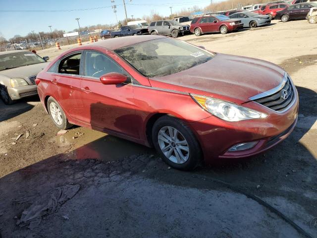 5NPEB4AC9DH727100 - 2013 HYUNDAI SONATA GLS RED photo 4