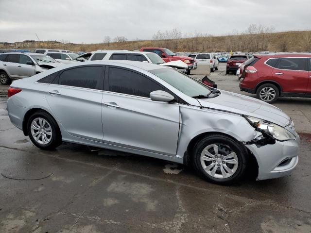 5NPEB4AC4DH522686 - 2013 HYUNDAI SONATA GLS SILVER photo 4