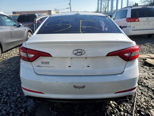 5NPE24AF2HH585110 - 2017 HYUNDAI SONATA SE WHITE photo 6