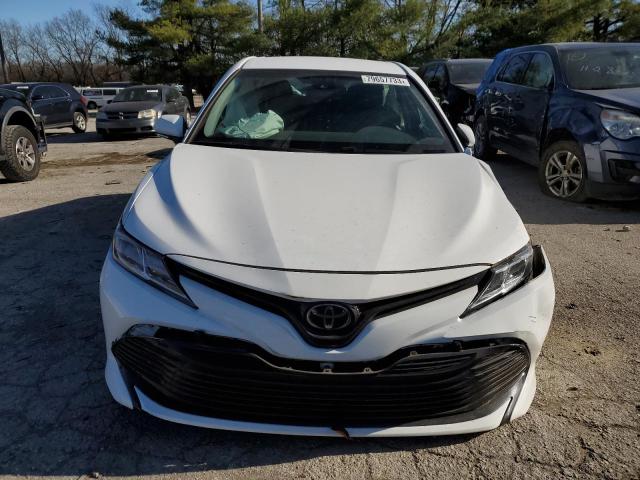 4T1B11HK4JU144853 - 2018 TOYOTA CAMRY L WHITE photo 5